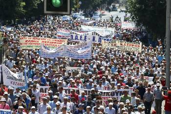 Δυναμική απάντηση ενάντια σε παλιά και νέα αντιλαϊκά μέτρα έδωσε η χτεσινή κινητοποίηση των συνταξιούχων στη Θεσσαλονίκη