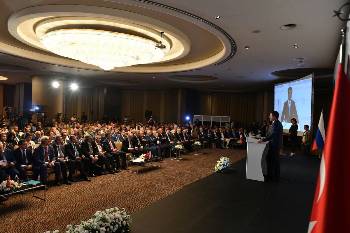 Εκπρόσωποι εκατοντάδων επιχειρήσεων πήραν μέρος στο Ρωσο-τουρκικό Επιχειρηματικό Φόρουμ στη Σμύρνη, στις 17 Αυγούστου
