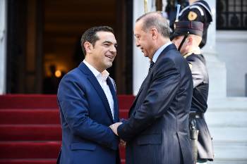 Ο Ελληνας πρωθυπουργός υποδέχεται τον Τούρκο Πρόεδρο στο Μέγαρο Μαξίμου
