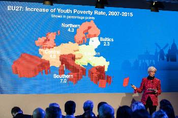 Η επικεφαλής του ΔΝΤ Κρ. Λαγκάρντ στο Νταβός, που ...νοιάζεται δήθεν για τη φτώχεια των νέων στην Ευρώπη