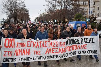 Φανερά «ενοχλημένος» από τη δράση του αντιιμπεριαλιστικού κινήματος αλλά και του ΚΚΕ ενάντια στα αμερικανικά σχέδια για το λιμάνι της Αλεξανδρούπολης και την ελληνική εμπλοκή, ο δήμαρχος της πόλης