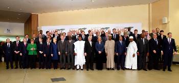 «Οικογενειακή» φωτογραφία των ηγετών ΕΕ και Σαχέλ. Οι εκπρόσωποι του κεφαλαίου πρώτα δημιουργούν συνθήκες φτώχειας στους λαούς και μετά ...τους σώζουν