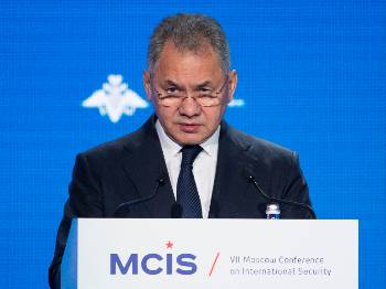 Ο Ρώσος υπουργός Αμυνας Σ. Σοϊγκού στο βήμα της Διάσκεψης στη Μόσχα