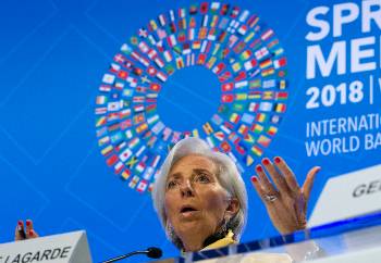 Η διευθύντρια του ΔΝΤ, Κριστίν Λαγκάρντ, στη χτεσινή εκδήλωση με την Παγκόσμια Τράπεζα στην Ουάσιγκτον