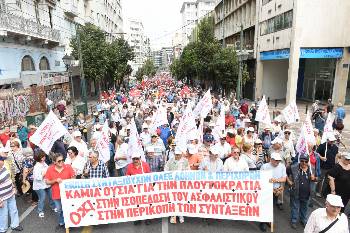 Από τη χτεσινή νέα μαζική κινητοποίηση των συνταξιούχων στην Αθήνα