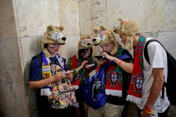 Η εμπορική εκμετάλλευση της μάζας των φιλάθλων αποτελεί έναν από τους πλέον κερδοφόρους τομείς της ποδοσφαιρικής βιομηχανίας