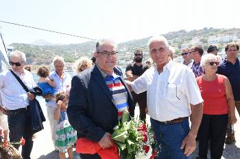 Με τον δήμαρχο Ικαρίας Σ. Σταμούλο