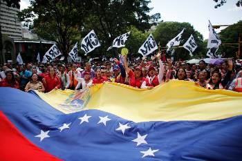 Από λαϊκή διαδήλωση τη Δευτέρα στο Καράκας για την καταδίκη της απόπειρας δολοφονίας του Βενεζουελάνου Προέδρου