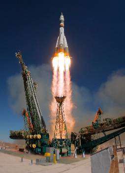 Η στιγμή της εκτόξευσης του «Σογιούζ» με το νέο πλήρωμα του Διεθνούς Διαστημικού Σταθμού