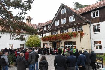 Το κτίριο όπου πραγματοποιήθηκε το 9ο Συνέδριο του ΚΚΕ φιλοξένησε την εκδήλωση του Κόμματος