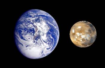 Σύνθετη φωτογραφία της Γης και του Αρη, που δείχνει τη διαφορά μεγέθους μεταξύ των δύο πλανητών