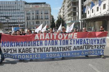 Χαρακτηριστική της κοινής αντεργατικής πολιτικής η ενιαία απόρριψη από ΣΥΡΙΖΑ - ΝΔ της πρότασης 140 συνδικαλιστικών οργανώσεων του Δημοσίου για κατάργηση της συνταγματικής ρύθμισης που απαγορεύει τη μονιμοποίηση των συμβασιούχων