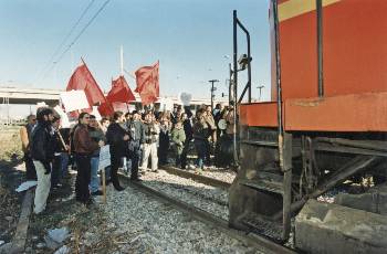 9 Μάρτη 1999: Μπλόκο σε τρένο που μεταφέρει τανκς και άλλο στρατιωτικό υλικό από τη Θεσσαλονίκη προς τα σύνορα