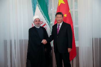 Από τη συνάντηση του Ιρανού Προέδρου Χ. Ροχανί με τον Κινέζο ομόλογό του, Σι Τζινπίνγκ στο περιθώριο της συνόδου των ηγετών της Οργάνωσης Συνεργασίας της Σανγκάης