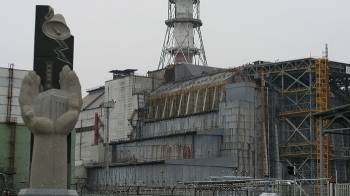 Η τσιμεντένια σαρκοφάγος που κατασκευάστηκε λίγους μήνες μετά την καταστροφή για να περικλείσει τα υπολείμματα του αντιδραστήρα 4 και να προστατεύσει από περαιτέρω διασπορά ραδιενεργού σκόνης