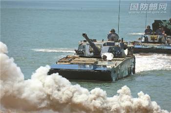 Κινεζικά αμφίβια στρατιωτικά πλοία