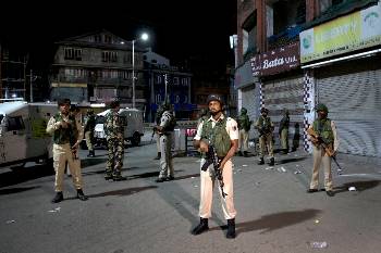 Δυνάμεις του ινδικού στρατού ενισχύονται σε περιοχές του Κασμίρ