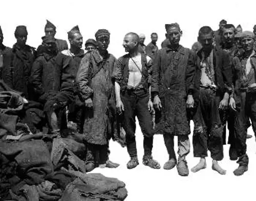 Τα υπολείμματα του ελληνικού στρατού στη Μ. Ασία, στο δρόμο της φυγής, αμέσως μετά από την κατάρρευση του μετώπου