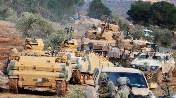 Τουρκικά στρατεύματα στα σύνορα με τη Συρία προετοιμάζοντας νέα εισβολή ανατολικά του Ευφράτη