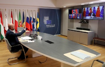 Ο πρόεδρος του Ευρωπαϊκού Συμβουλίου, Σαρλ Μισέλ, στην τηλεδιάσκεψη ΕΕ - Κίνας που έγινε στις 22 Ιούνη