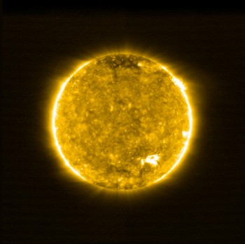 «Ολόσωμη» φωτογραφία του Ηλιου. Οι πιο φωτεινές περιοχές είναι οι πιο θερμές και οι πιο σκοτεινές οι - συγκριτικά - πιο ψυχρές
