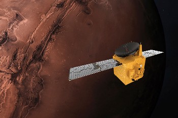 Καλλιτεχνική απεικόνιση του δορυφόρου «Αμάλ» των ΗΑΕ πάνω από τον Αρη