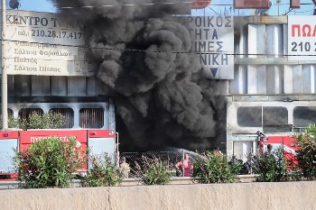 Το εργοστάσιο στη Μεταμόρφωση που κάηκε τον περασμένο Αύγουστο, άφησε το τοξικό του αποτύπωμα σε ολόκληρη την Αττική