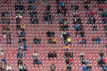 Το γερμανικό πείραμα λειτουργεί ως οδηγός στις γενικότερες βλέψεις για επιστροφή των φιλάθλων στις εξέδρες