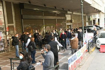 Παράσταση διαμαρτυρίας χτες στο υπουργείο Εργασίας από τη διοίκηση του Εργατικού Κέντρου Αθήνας