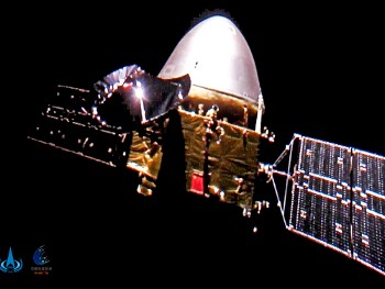 Φωτογραφία της διαστημοσυσκευής «Tianwen-1» εν πλω προς τον κόκκινο πλανήτη