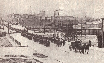 {1η) Η πομπή στην κηδεία του Λούη Τίκα απλωνόταν σε μήκος ενός μιλίου