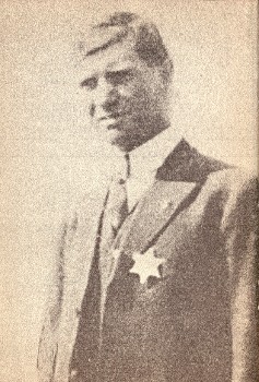 {3} Ο Λούης Τίκας τις μέρες της απεργίας