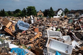 Κατεστραμμένα νοικοκυριά στην ...αναπτυγμένη Γερμανία