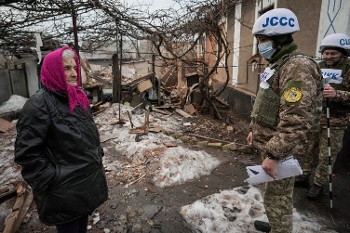 Ο πόλεμος της προπαγάνδας στην Ουκρανία εξελίσσεται παράλληλα με τις συγκρούσεις στο πεδίο των μαχών