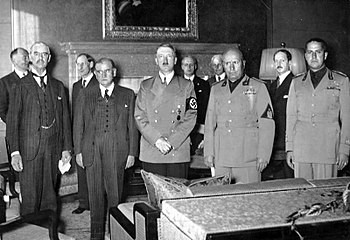 Η Συμφωνία του Μονάχου ήταν ένα από τα πολλά επεισόδια στην πορεία προς τον Β' Παγκόσμιο Πόλεμο, που προετοίμασε την πολεμική γενίκευση