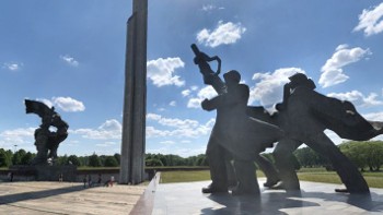 Το Μνημείο στην Ρίγα προς τιμήν των Σοβιετικών στρατιωτών που απελευθέρωσαν την πόλη από τους ναζί