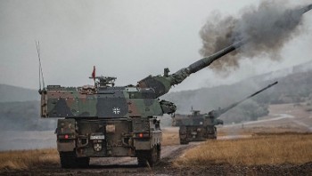 Η Γερμανία παρέδωσε στην Ουκρανία αυτοκινούμενα howitzer, στην πρώτη παράδοση βαρέων όπλων, από αυτά που υποσχέθηκε το Βερολίνο
