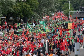 ΒΕΛΓΙΟ - Απεργιακή διαδήλωση στις Βρυξέλλες