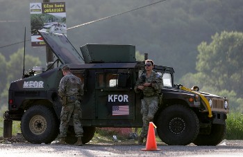 Αμερικανοί στρατιώτες της ΝΑΤΟικής «ειρηνευτικής» δύναμης στο προτεκτοράτο του Κοσόβου