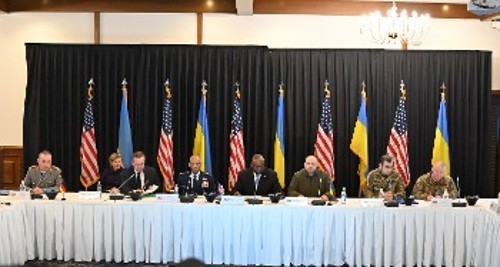 Από τη χτεσινή συνεδρίαση των υπουργών Αμυνας της «Ομάδας Επαφής» για τη στρατιωτική στήριξη του Κιέβου