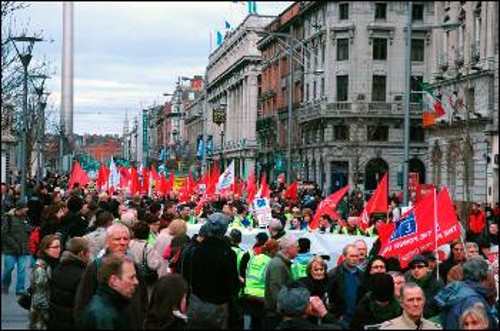 Καταλήψεις εργοστασίων, απεργίες και διαδηλώσεις, όπλα του αγώνα των Ιρλανδών εργαζομένων ενάντια στην αντεργατική λαίλαπα