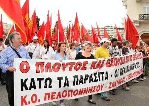 Από τη συμμετοχή της ΚΟ Πελοποννήσου στο πανελλαδικό συλλαλητήριο του ΚΚΕ, στις 15 Μάη του 2010