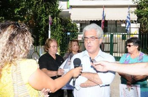 «Το πρόβλημα είναι πολύ μεγαλύτερο από τις περίπου 3.200 αιτήσεις που απορρίφθηκαν στο Δήμο της Αθήνας», δήλωσε ο Ν. Σοφιανός, με δεδομένο ότι υπάρχουν οικογένειες που δεν έκαναν καν αίτηση