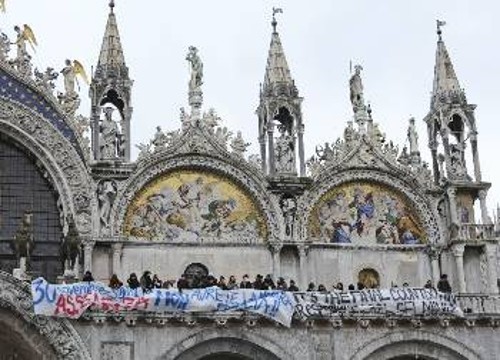Φοιτητές διαδηλώνουν στη Βενετία