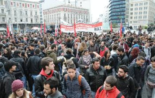 Από το χτεσινό μαζικό συλλαλητήριο φοιτητών, σπουδαστών και μαθητών στην Αθήνα ενάντια στην ιμπεριαλιστική επέμβαση στη Λιβύη