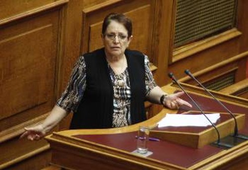 Η Αλέκα Παπαρήγα στη χτεσινή συζήτηση στη Βουλή