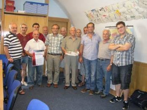 Η Λέσχη Φίλων και Οπαδών του ΚΚΕ στην Τσεχία διοργάνωσε σειρά εκδηλώσεων όπου παραβρέθηκε ο Διονύσης Αρβανιτάκης, μέλος της ΚΕ του ΚΚΕ και του Τμήματος Ιστορίας της ΚΕ
