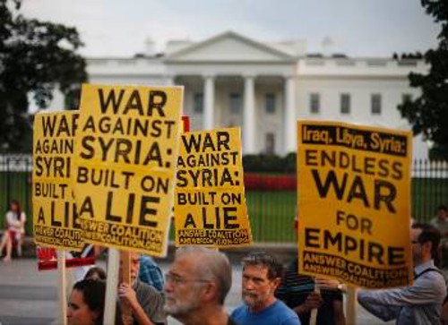 Από χτεσινή διαμαρτυρία έξω από το Λευκό Οίκο ενάντια στον πόλεμο κατά της Συρίας