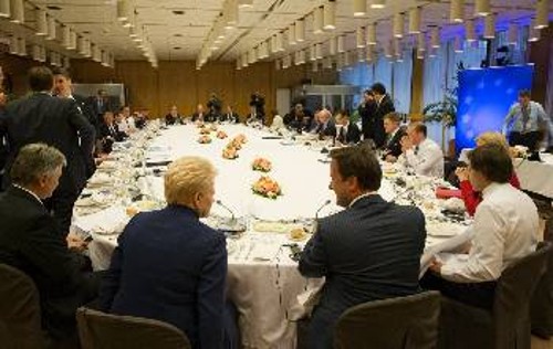 Δύο μόλις μέρες μετά τις ευρωεκλογές, στο άτυπο «δείπνο εργασίας» των ηγετών των κρατών - μελών στις 27/5, αποτυπώθηκαν ανάγλυφα οι ενδοαστικές αντιθέσεις που οξύνονται μέσα στην ΕΕ