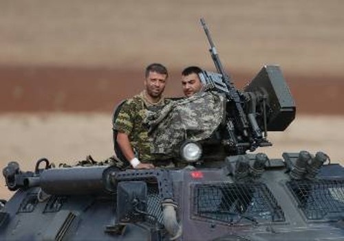 Συνεχείς είναι οι περιπολίες των Τούρκων στρατιωτών στην τουρκο-συριακή μεθόριο...
